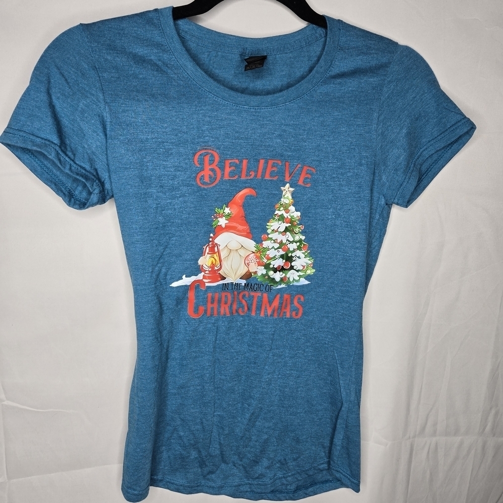 XS Women Blue Gnome Believe In The Magic Of Christmas Holiday Graphic Fitted Tee